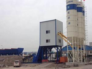  Planta de hormigón con cangilón 